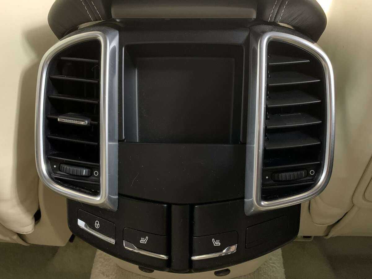 Porsche Cayenne с пробегом — 2012 год. Фото: #19