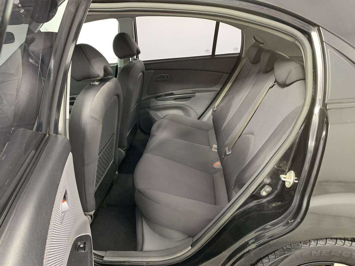 Kia Rio с пробегом — 2010 год. Фото: #9