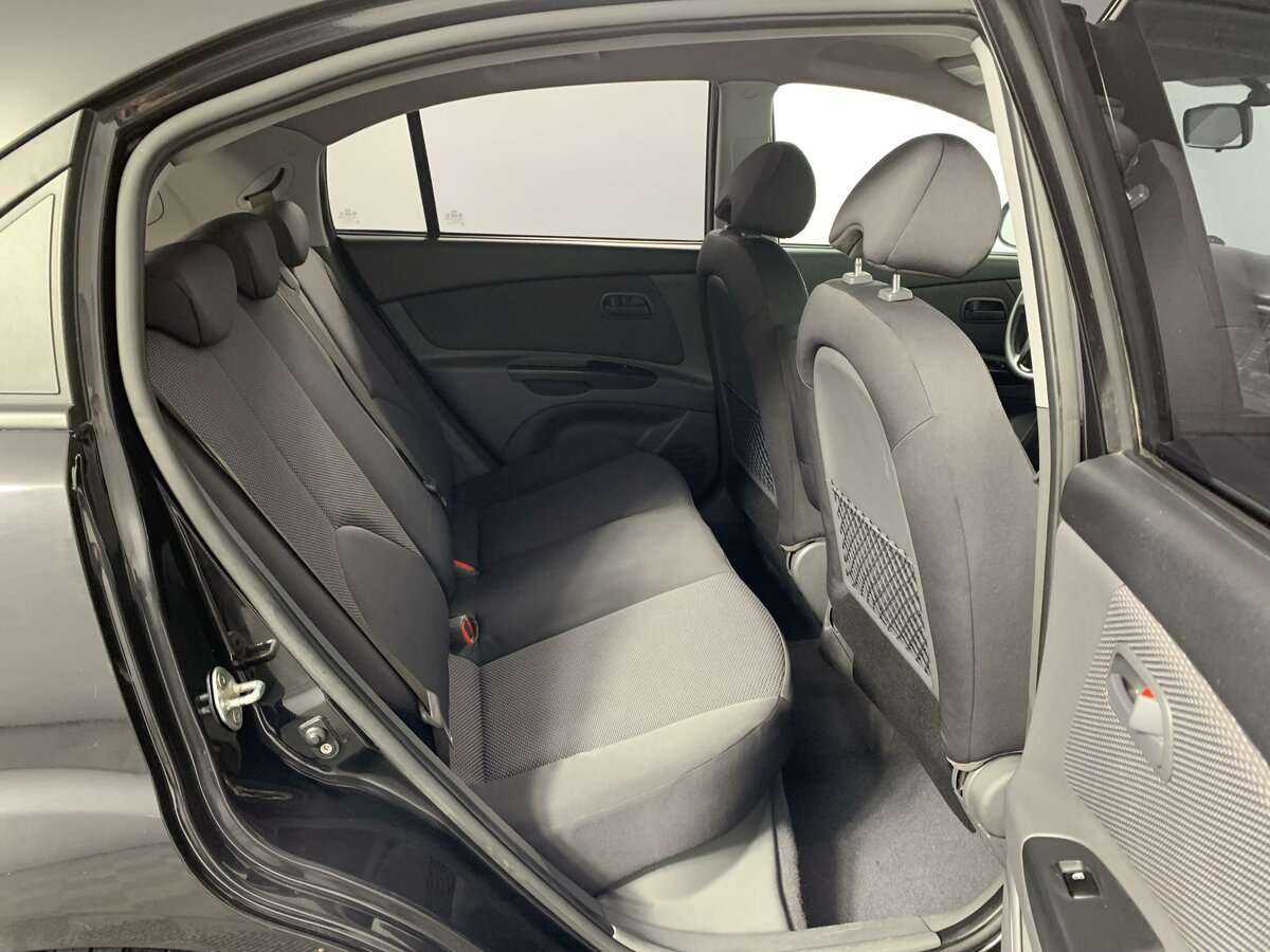 Kia Rio с пробегом — 2010 год. Фото: #14