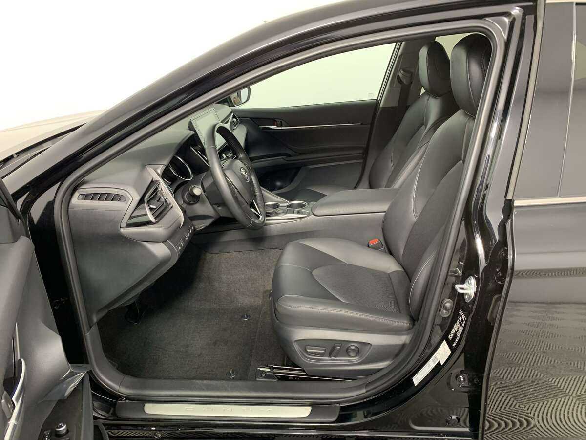 Toyota Camry с пробегом — 2021 год. Фото: #10