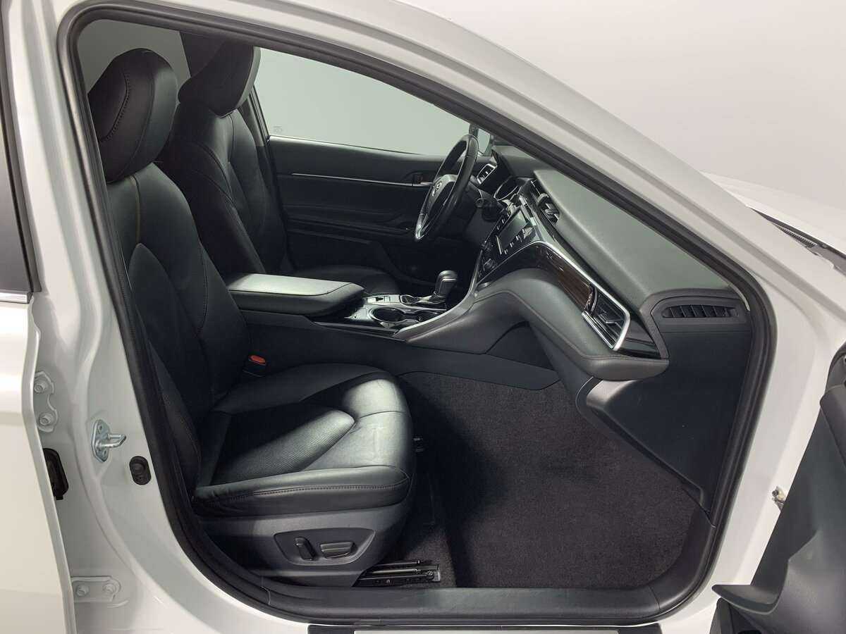 Toyota Camry с пробегом — 2020 год. Фото: #19