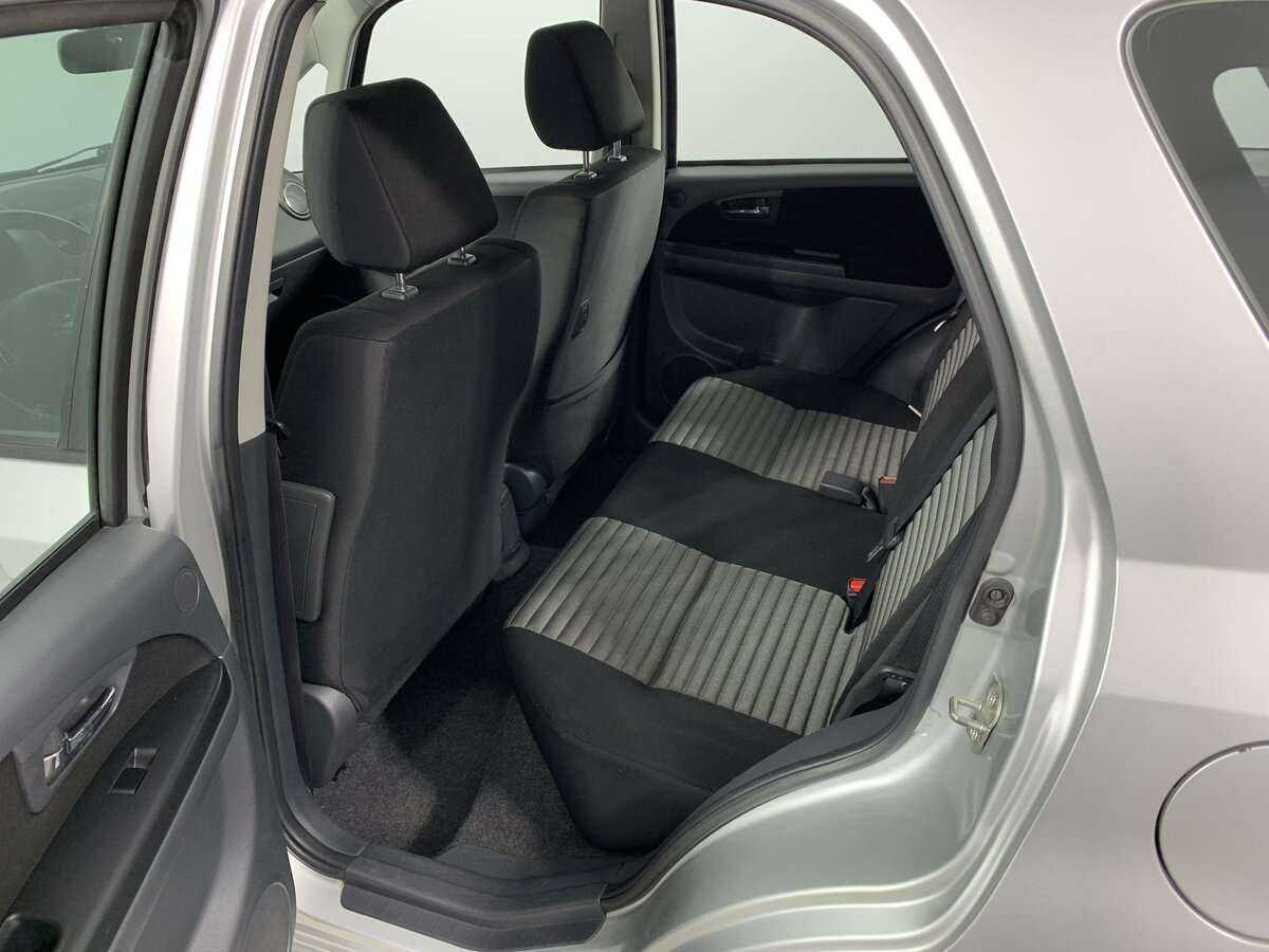 Suzuki SX4 с пробегом — 2010 год. Фото: #9