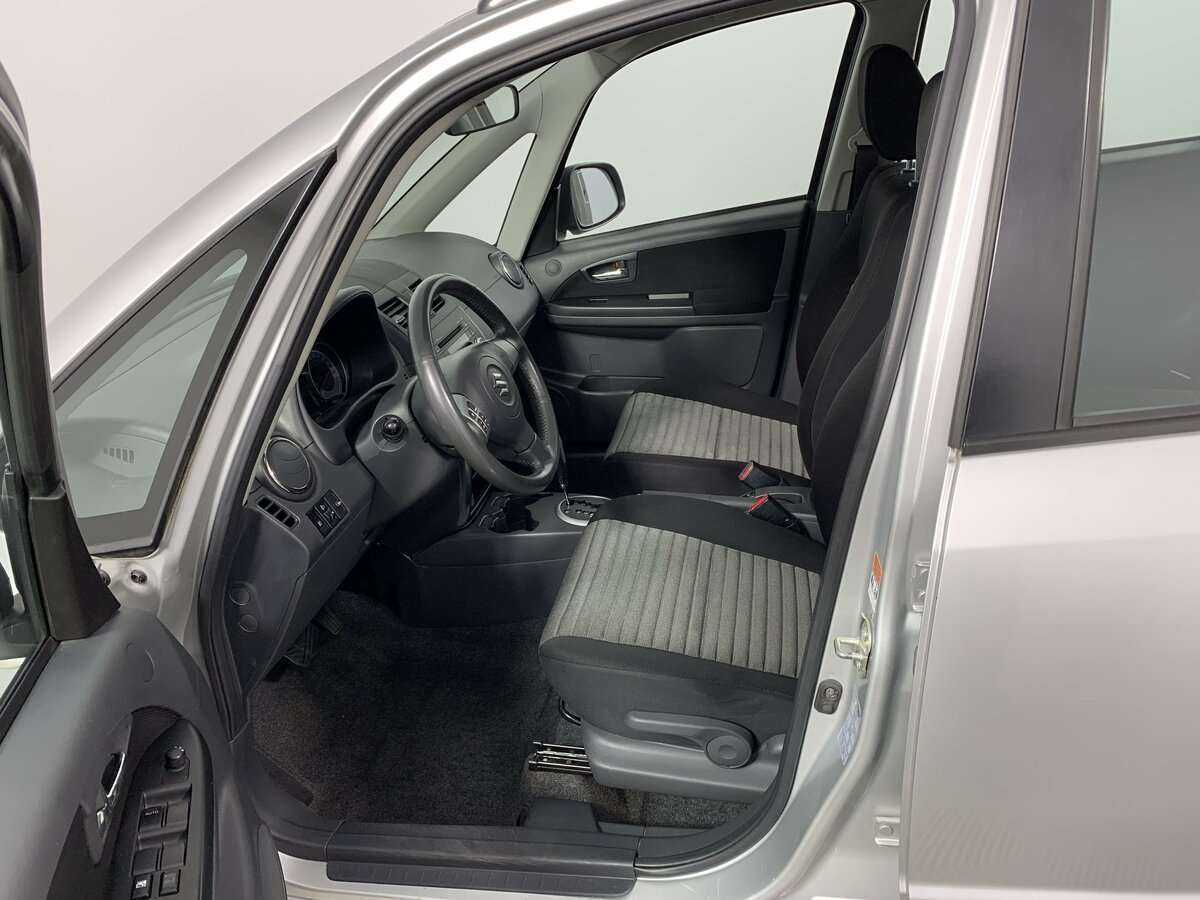 Suzuki SX4 с пробегом — 2010 год. Фото: #13