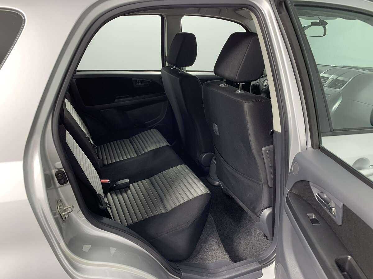 Suzuki SX4 с пробегом — 2010 год. Фото: #15