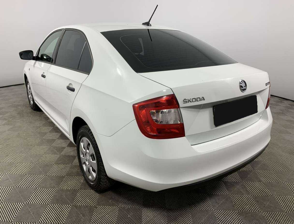 Skoda Rapid с пробегом — 2017 год. Фото: #6