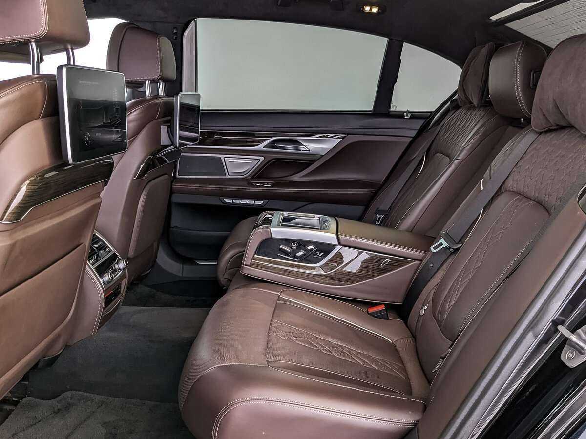 BMW 7 серии с пробегом — 2017 год. Фото: #12