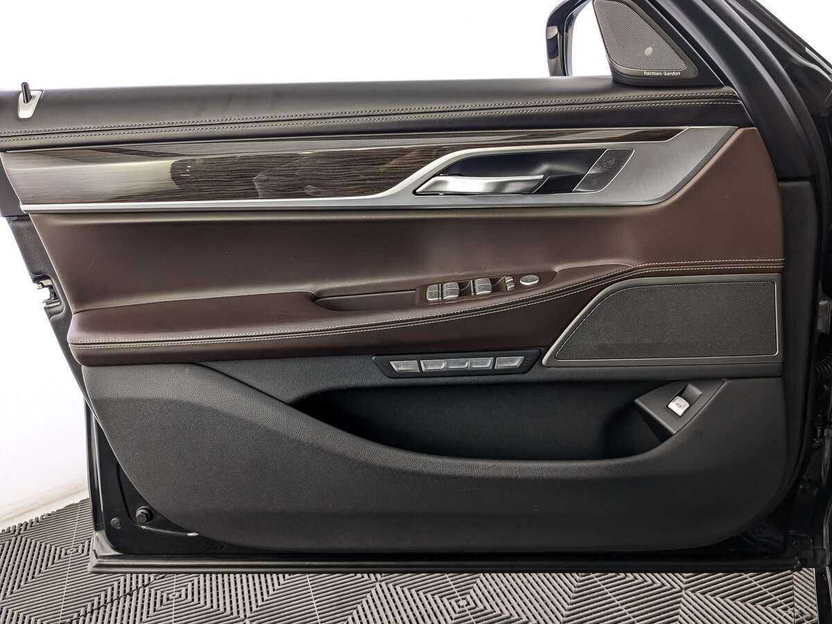 BMW 7 серии с пробегом — 2017 год. Фото: #13