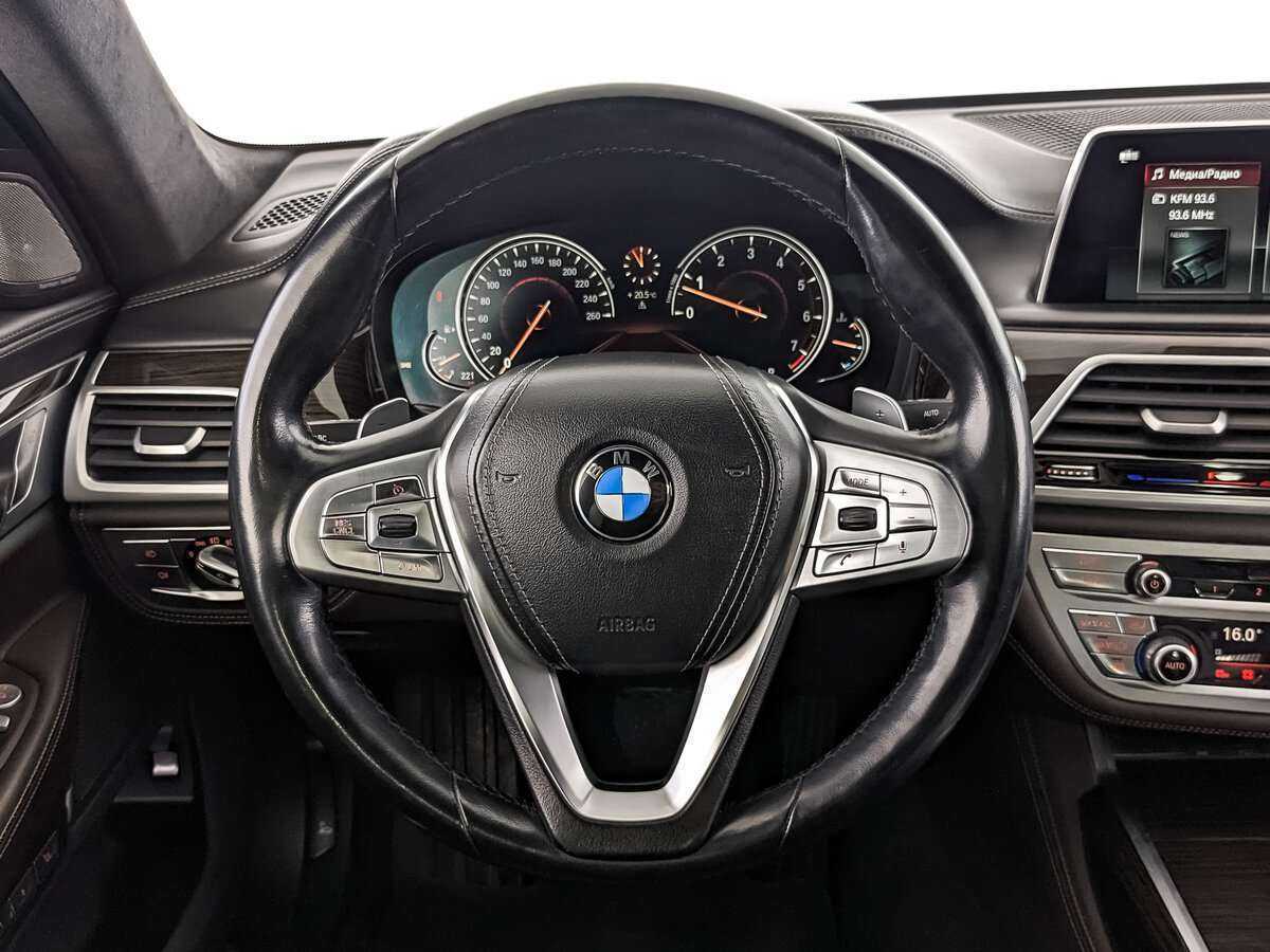 BMW 7 серии с пробегом — 2017 год. Фото: #16