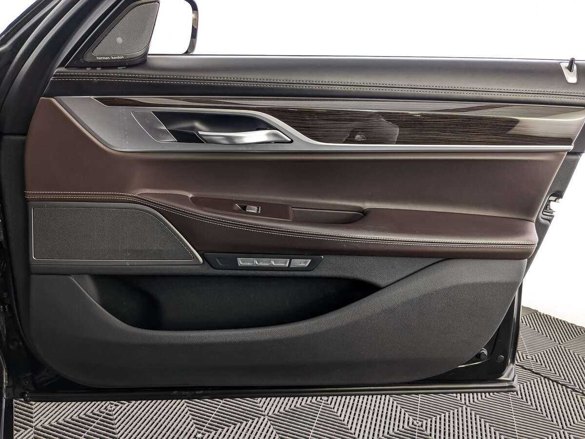 BMW 7 серии с пробегом — 2017 год. Фото: #19