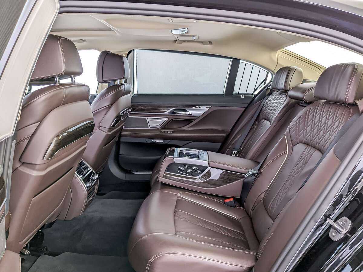 BMW 7 серии с пробегом — 2016 год. Фото: #8
