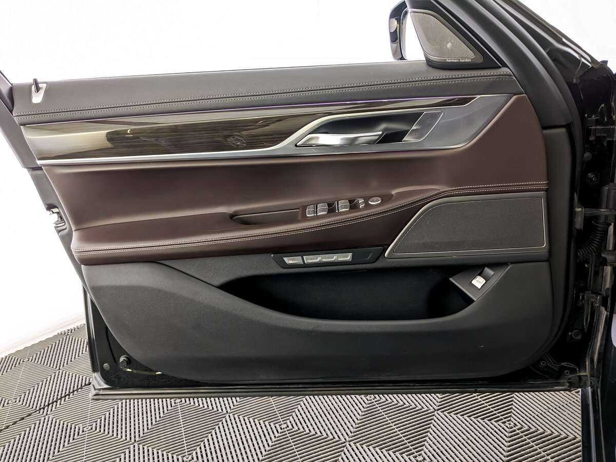 BMW 7 серии с пробегом — 2016 год. Фото: #11
