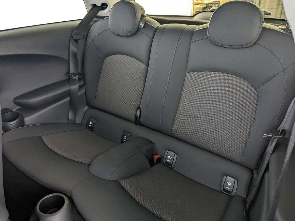 Mini Hatch с пробегом — 2018 год. Фото: #9