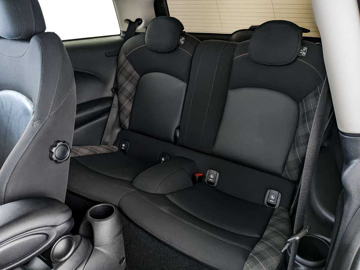 Mini Hatch с пробегом — 2017 год. Фото: #13