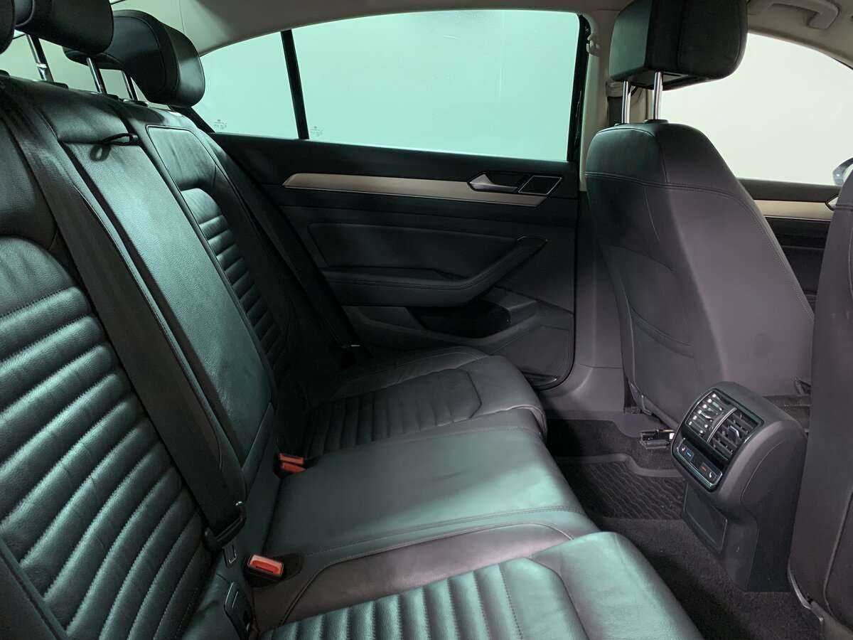 Volkswagen Passat с пробегом — 2019 год. Фото: #14