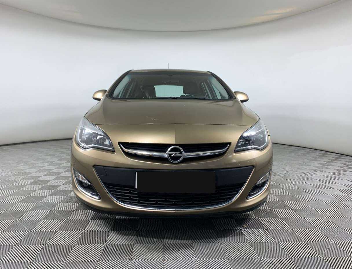 Opel Astra с пробегом — 2012 год. Фото: #1