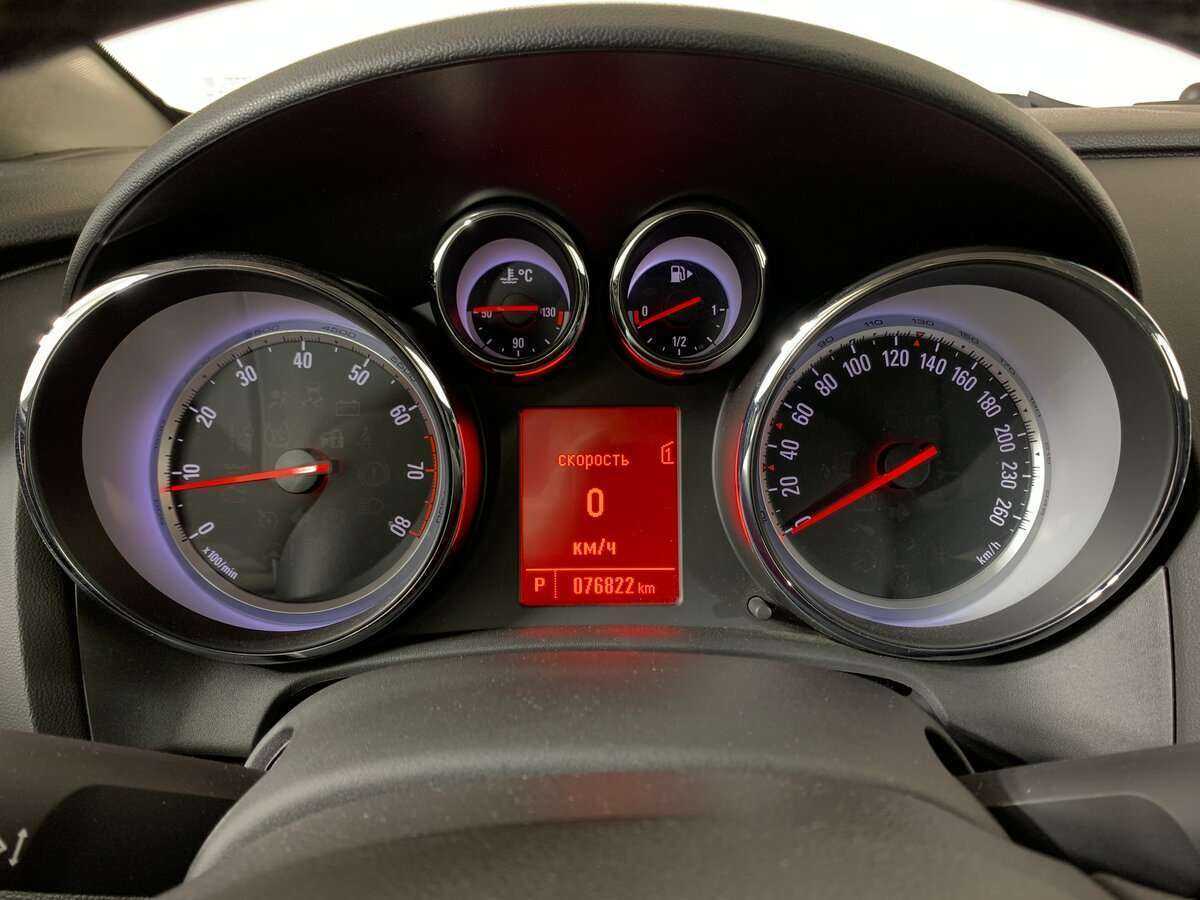 Opel Astra с пробегом — 2012 год. Фото: #11