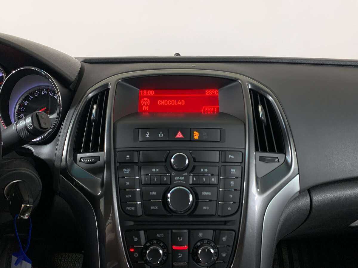 Opel Astra с пробегом — 2012 год. Фото: #12