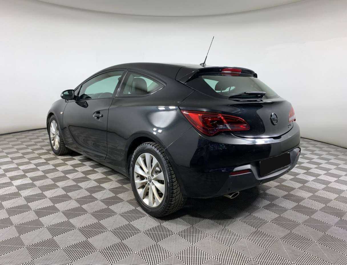 Opel Astra с пробегом — 2012 год. Фото: #4