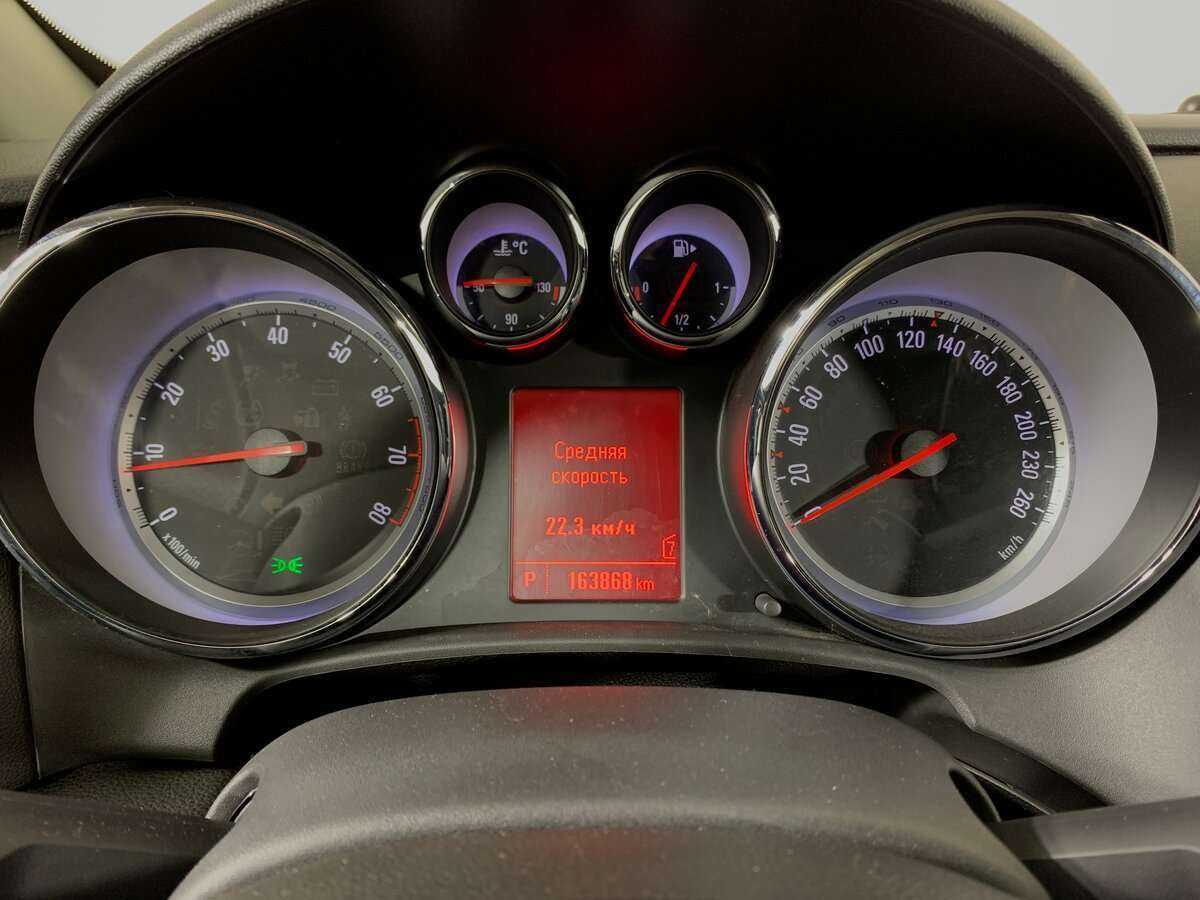 Opel Astra с пробегом — 2012 год. Фото: #9