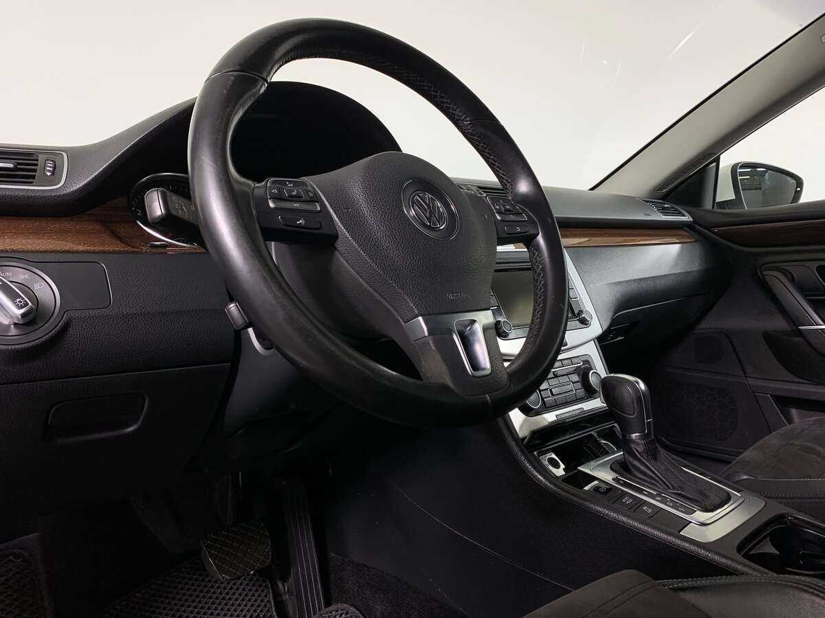 Volkswagen Passat CC с пробегом — 2011 год. Фото: #8