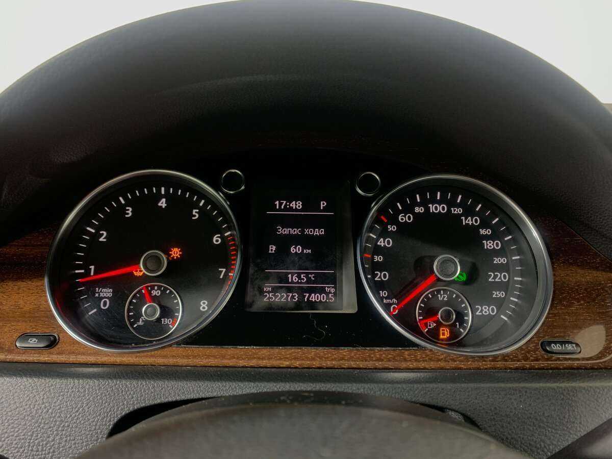 Volkswagen Passat CC с пробегом — 2011 год. Фото: #11