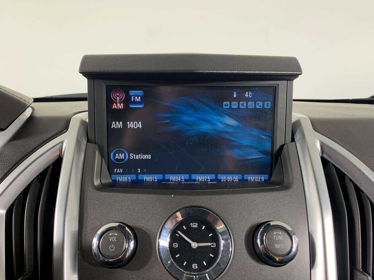 Cadillac SRX с пробегом — 2011 год. Фото: #12