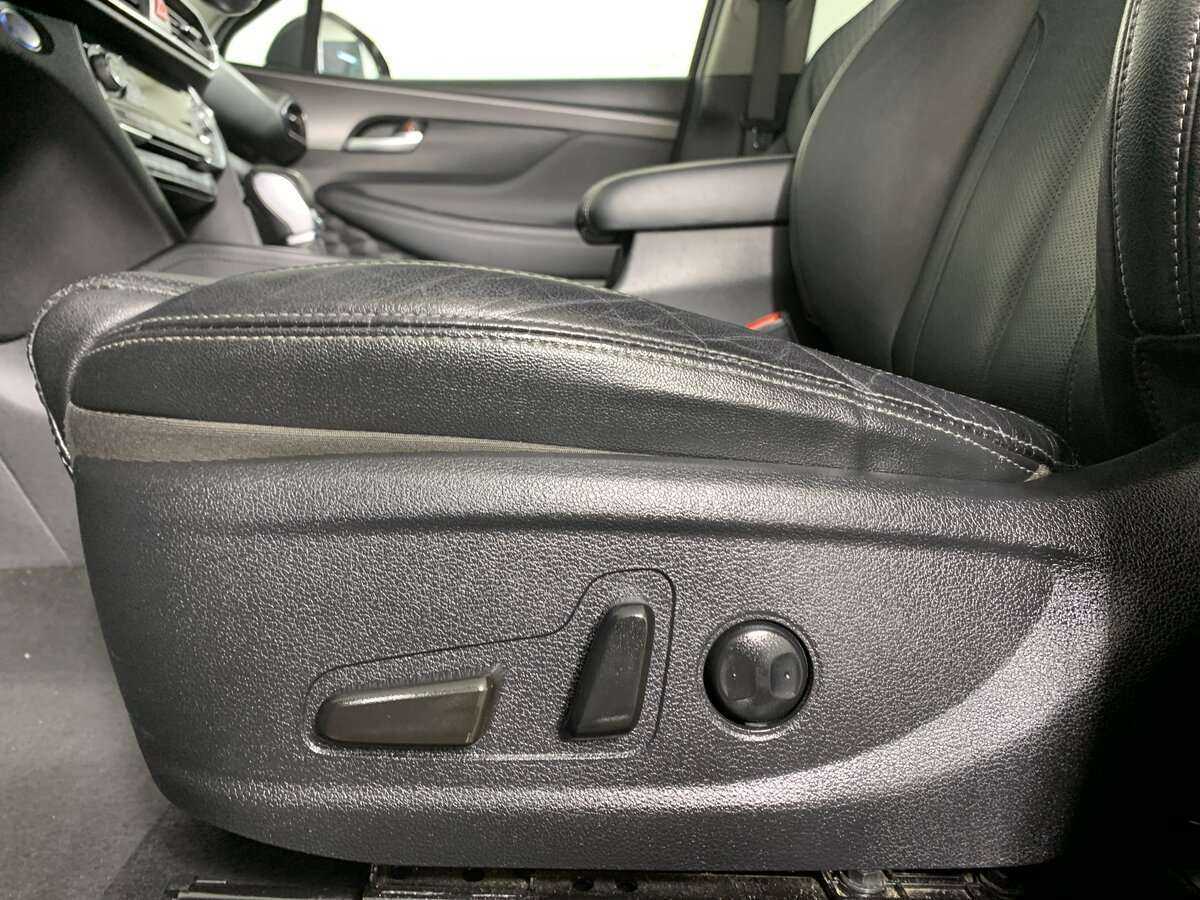 Hyundai Santa Fe с пробегом — 2018 год. Фото: #13