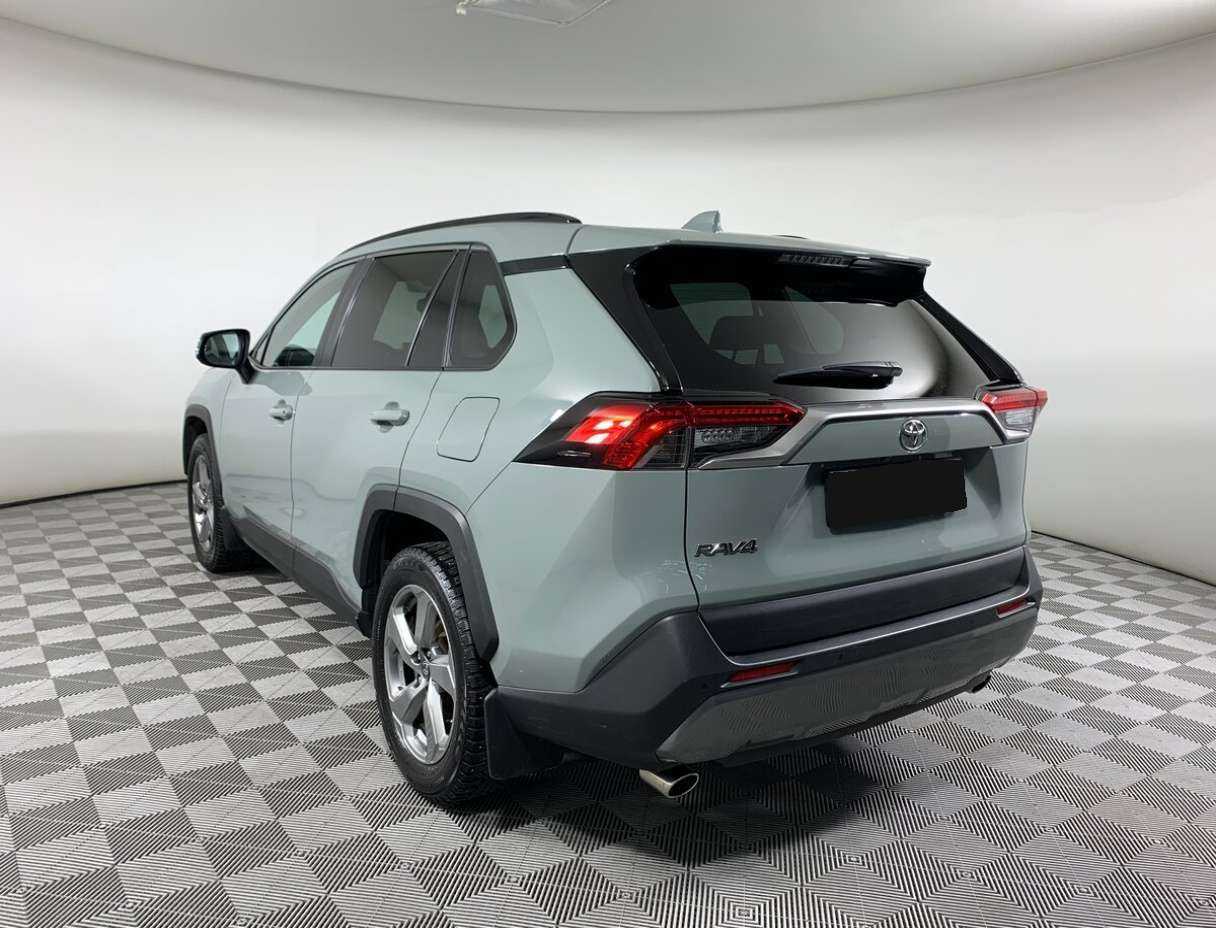 Toyota RAV4 с пробегом — 2020 год. Фото: #6