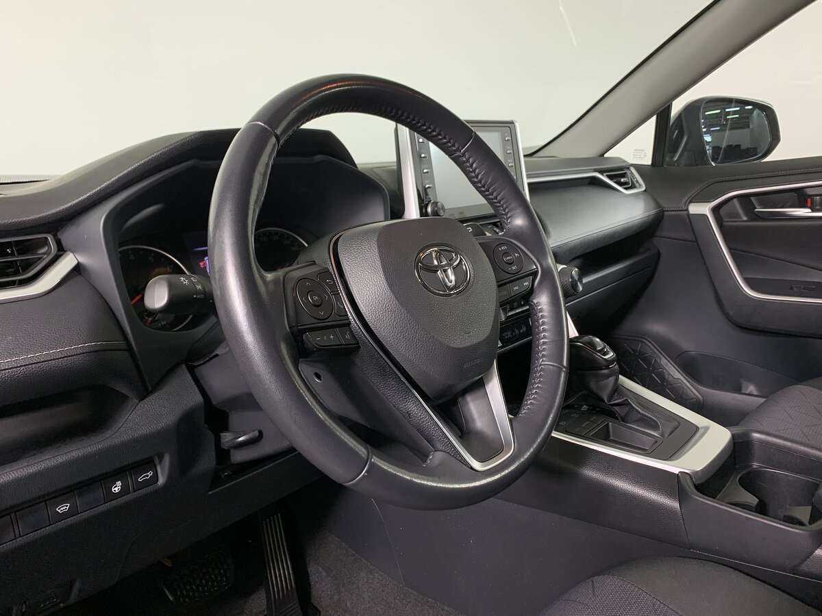 Toyota RAV4 с пробегом — 2020 год. Фото: #8