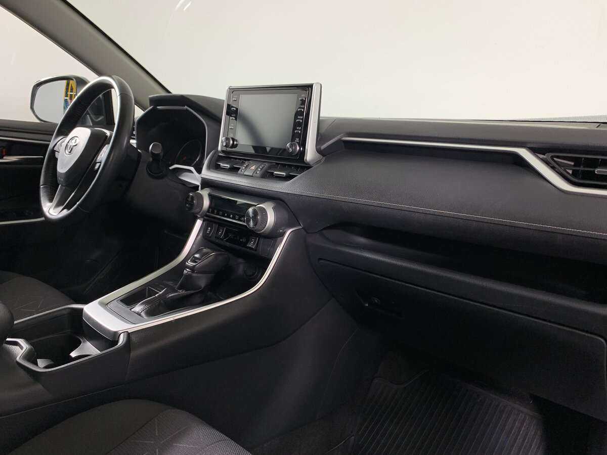 Toyota RAV4 с пробегом — 2020 год. Фото: #10
