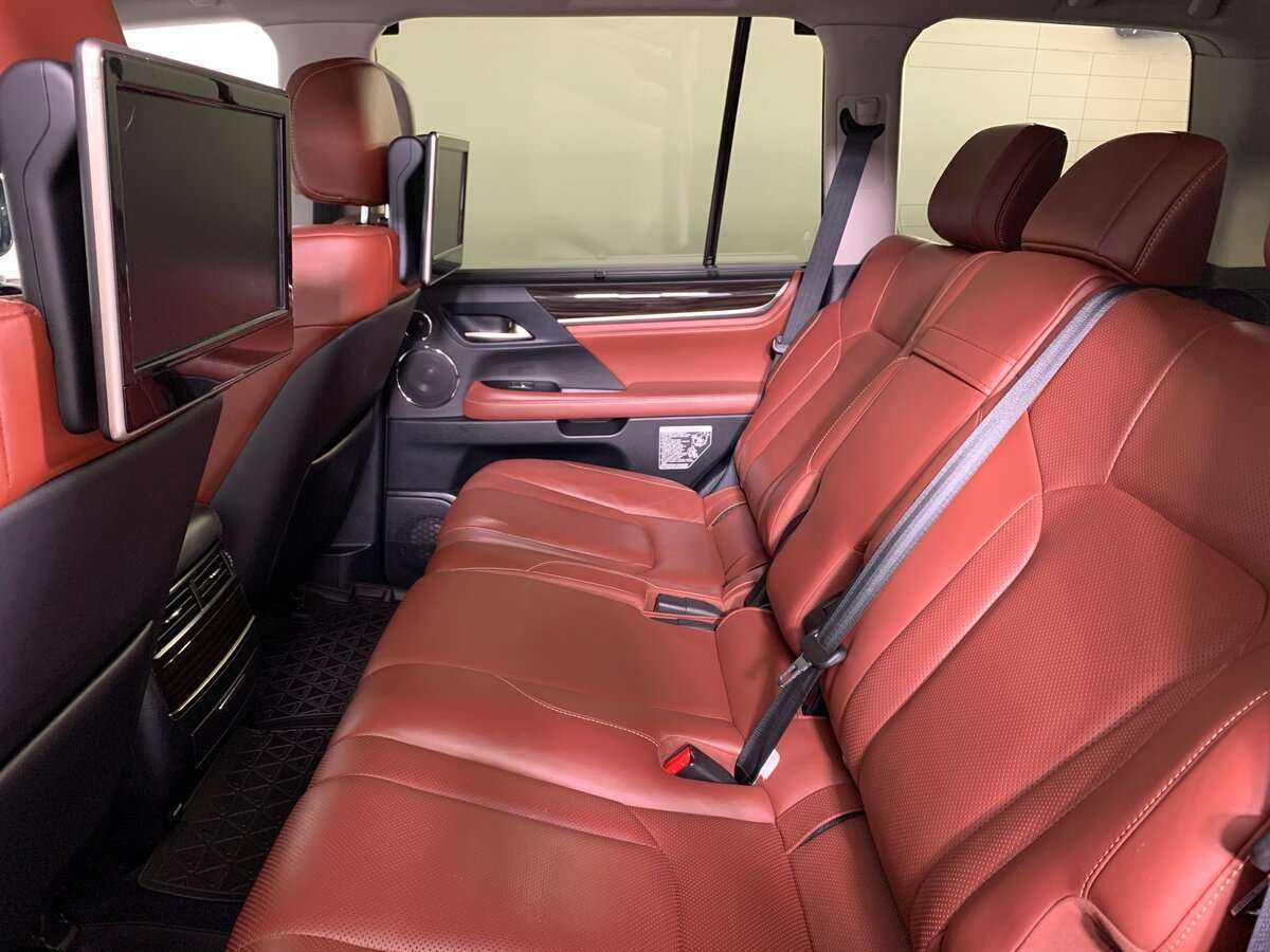 Lexus LX с пробегом — 2017 год. Фото: #17