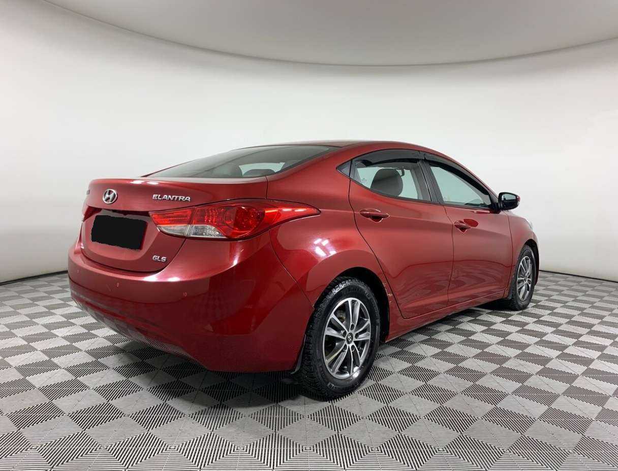 Hyundai Elantra с пробегом — 2011 год. Фото: #3