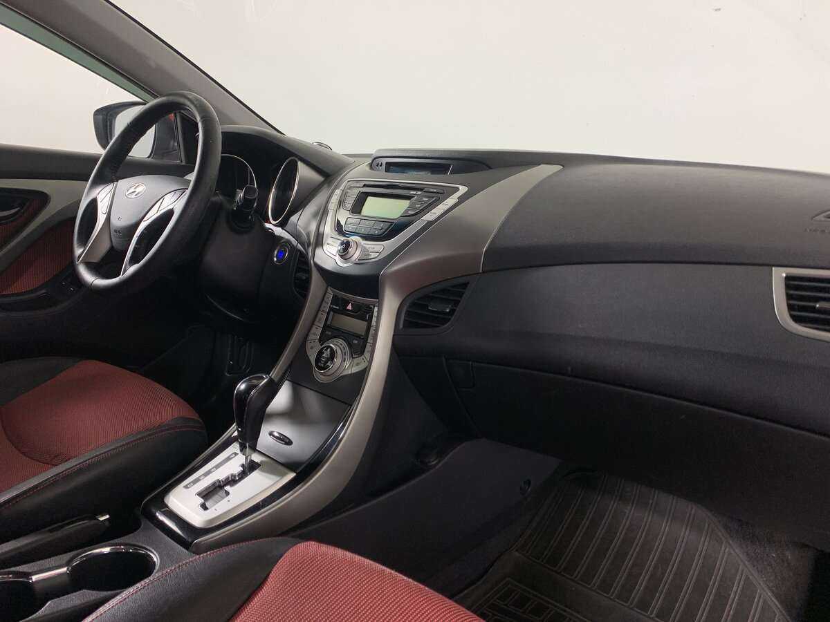 Hyundai Elantra с пробегом — 2011 год. Фото: #8