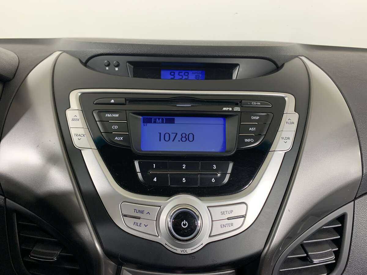 Hyundai Elantra с пробегом — 2011 год. Фото: #10