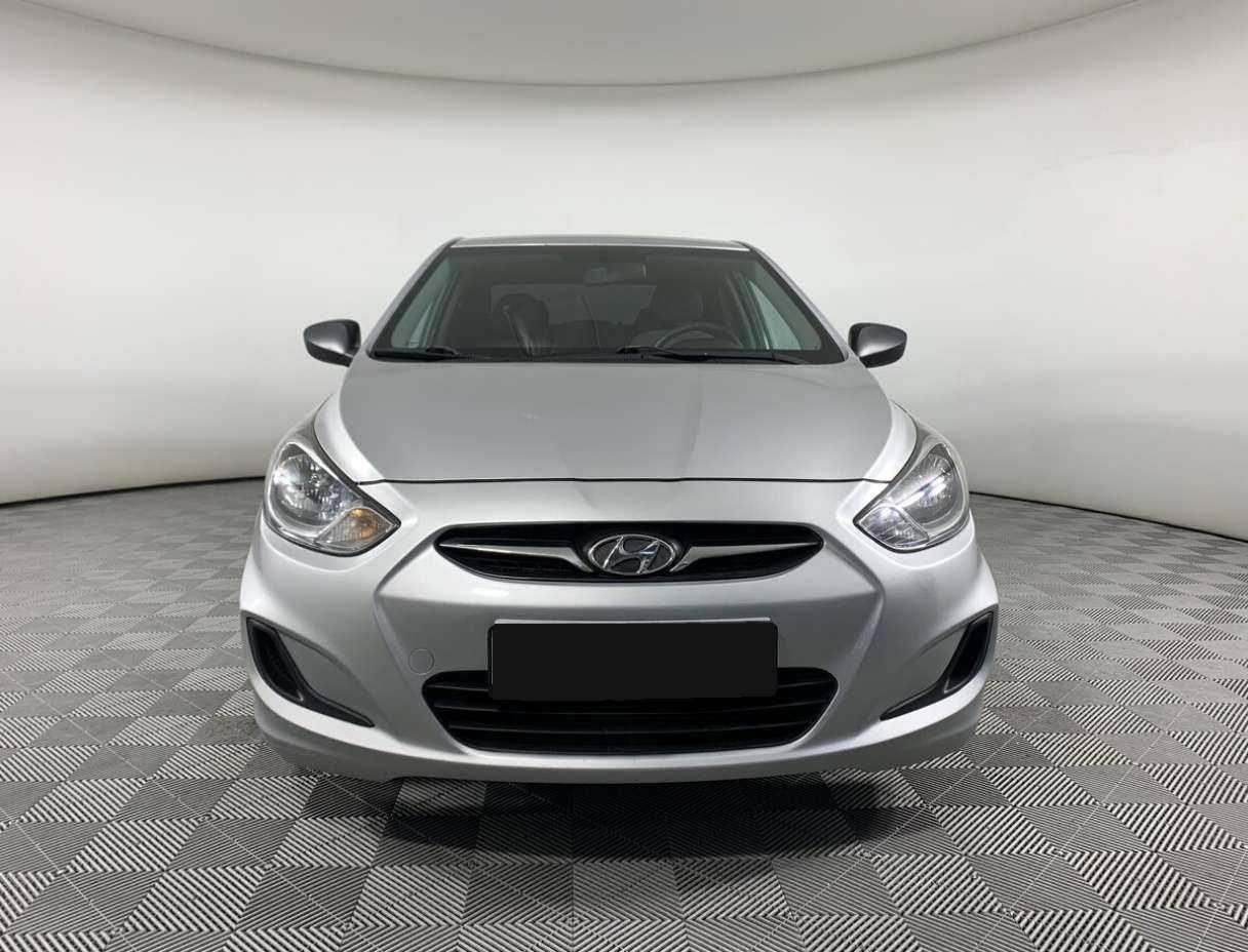 Hyundai Solaris с пробегом — 2011 год. Фото: #1