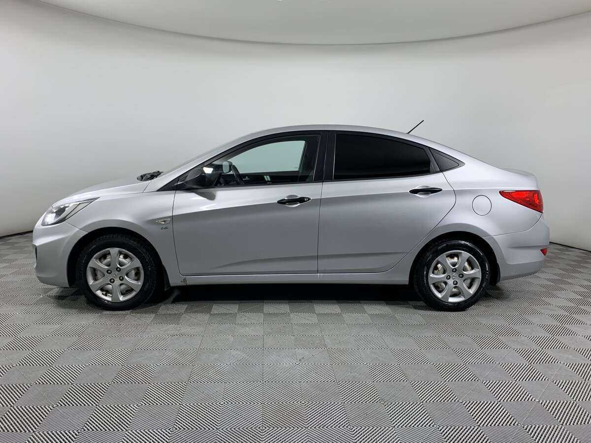 Hyundai Solaris с пробегом — 2011 год. Фото: #7