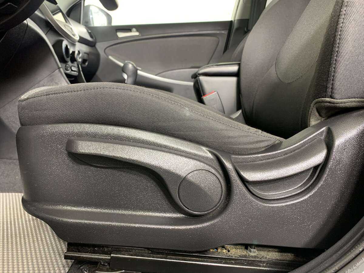 Hyundai Solaris с пробегом — 2011 год. Фото: #13