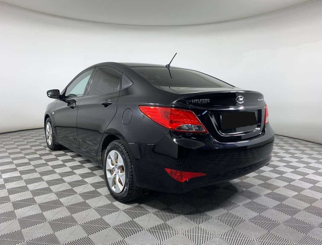 Hyundai Solaris с пробегом — 2014 год. Фото: #6