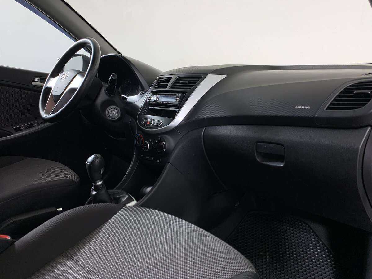 Hyundai Solaris с пробегом — 2012 год. Фото: #10