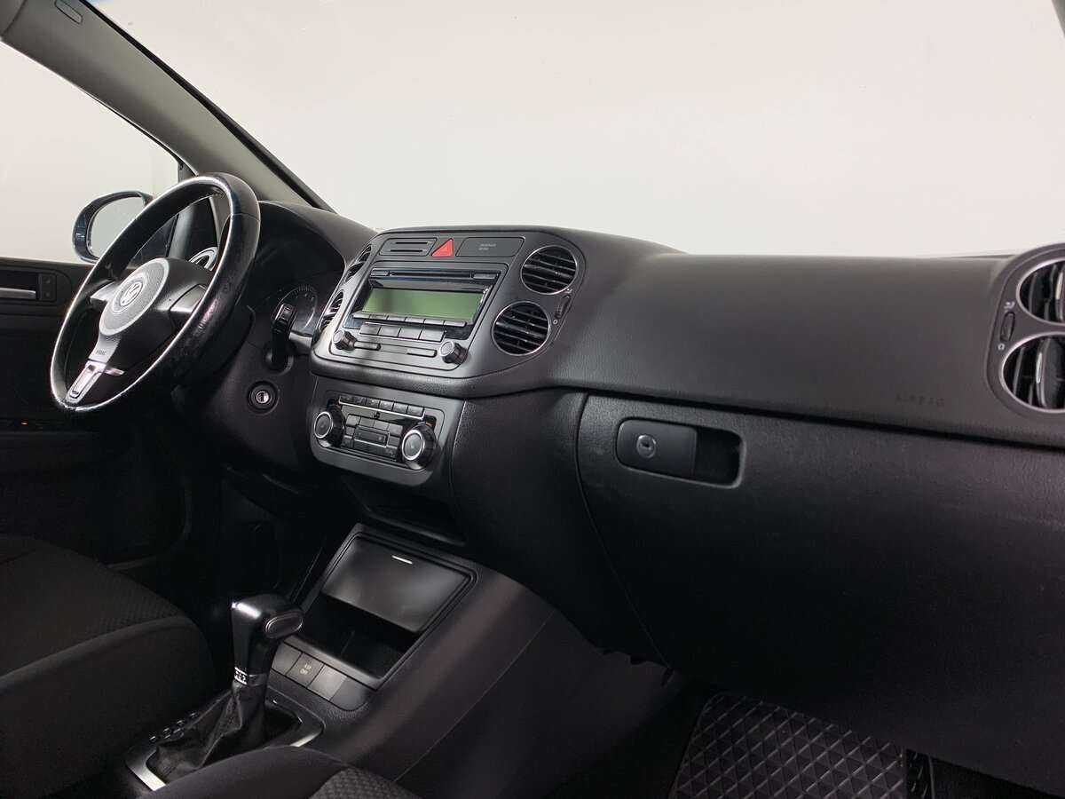 Volkswagen Golf Plus с пробегом — 2010 год. Фото: #10