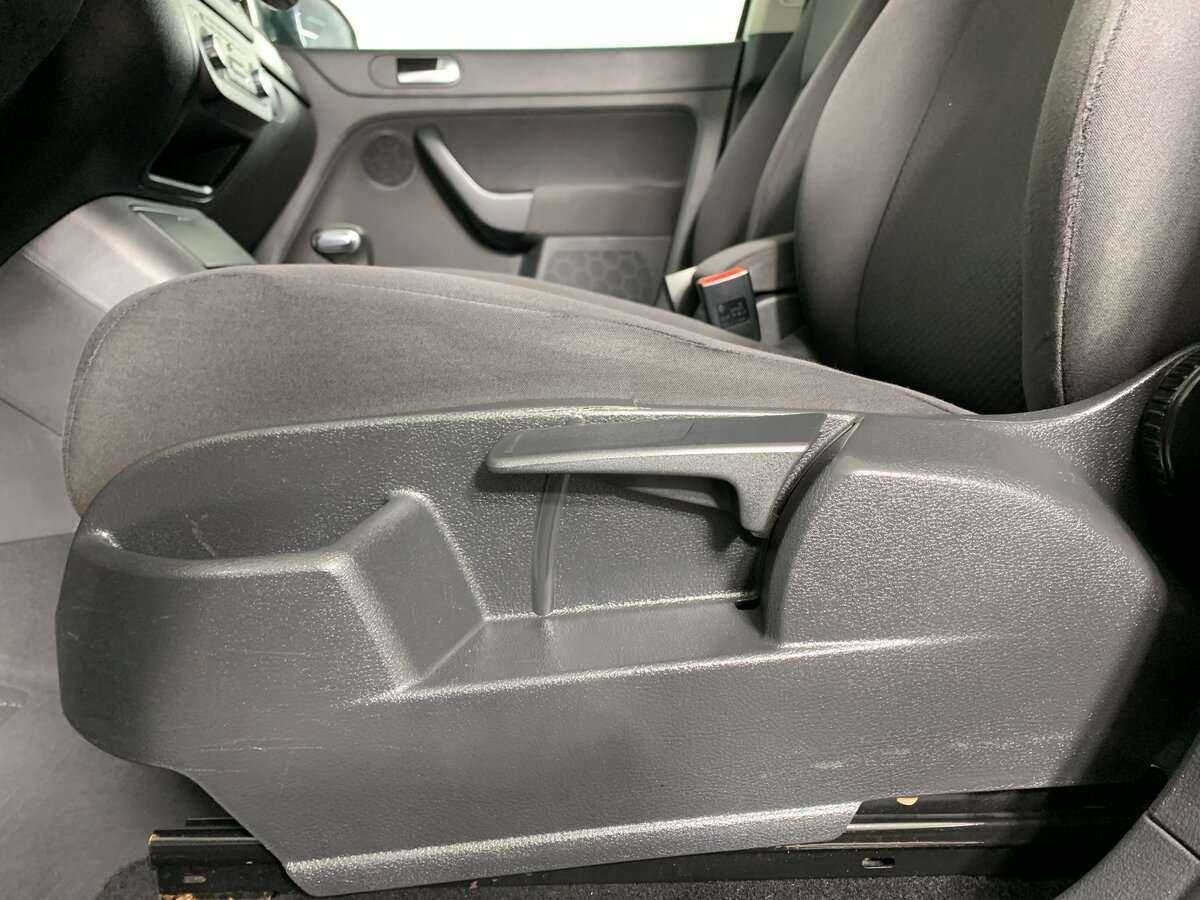 Volkswagen Golf Plus с пробегом — 2010 год. Фото: #13