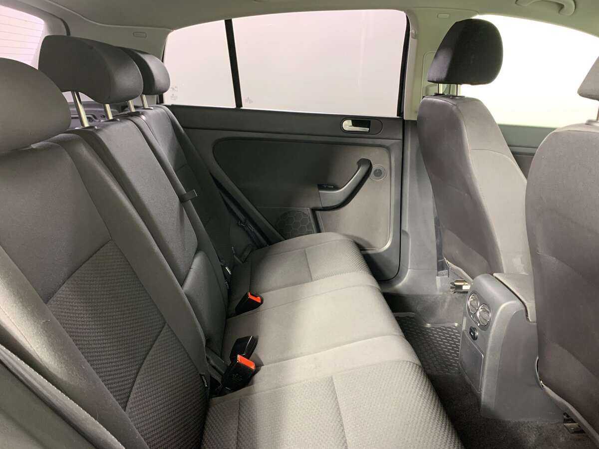 Volkswagen Golf Plus с пробегом — 2010 год. Фото: #14