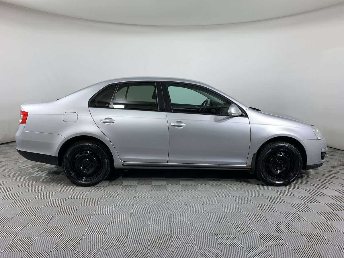 Volkswagen Jetta с пробегом — 2009 год. Фото: #3