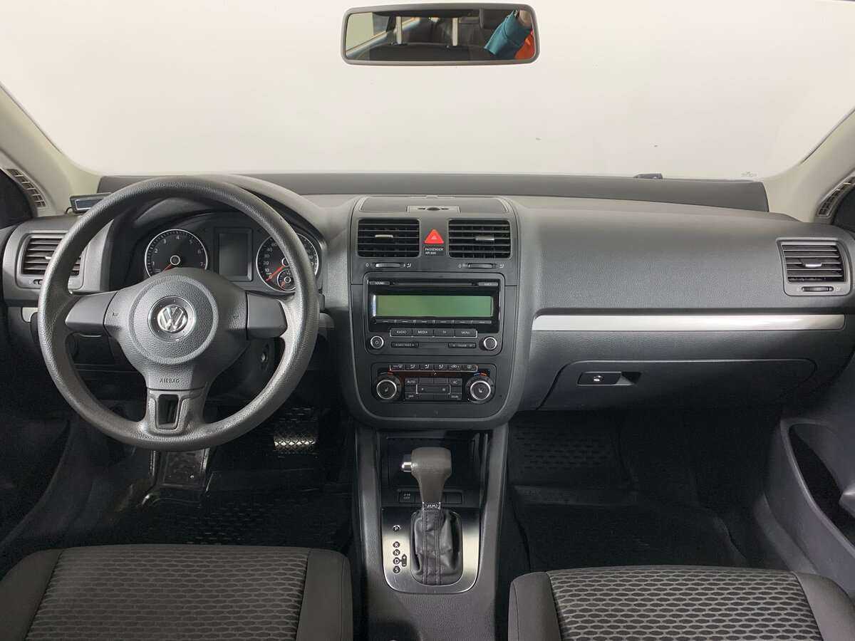 Volkswagen Jetta с пробегом — 2009 год. Фото: #9