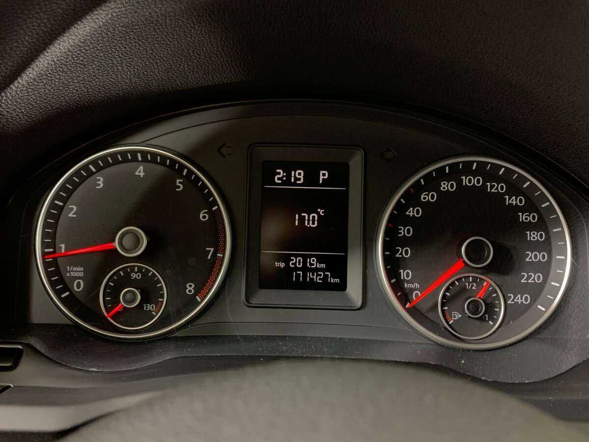 Volkswagen Jetta с пробегом — 2009 год. Фото: #11