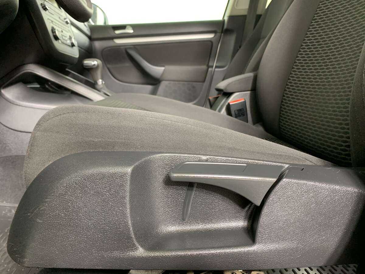 Volkswagen Jetta с пробегом — 2009 год. Фото: #13