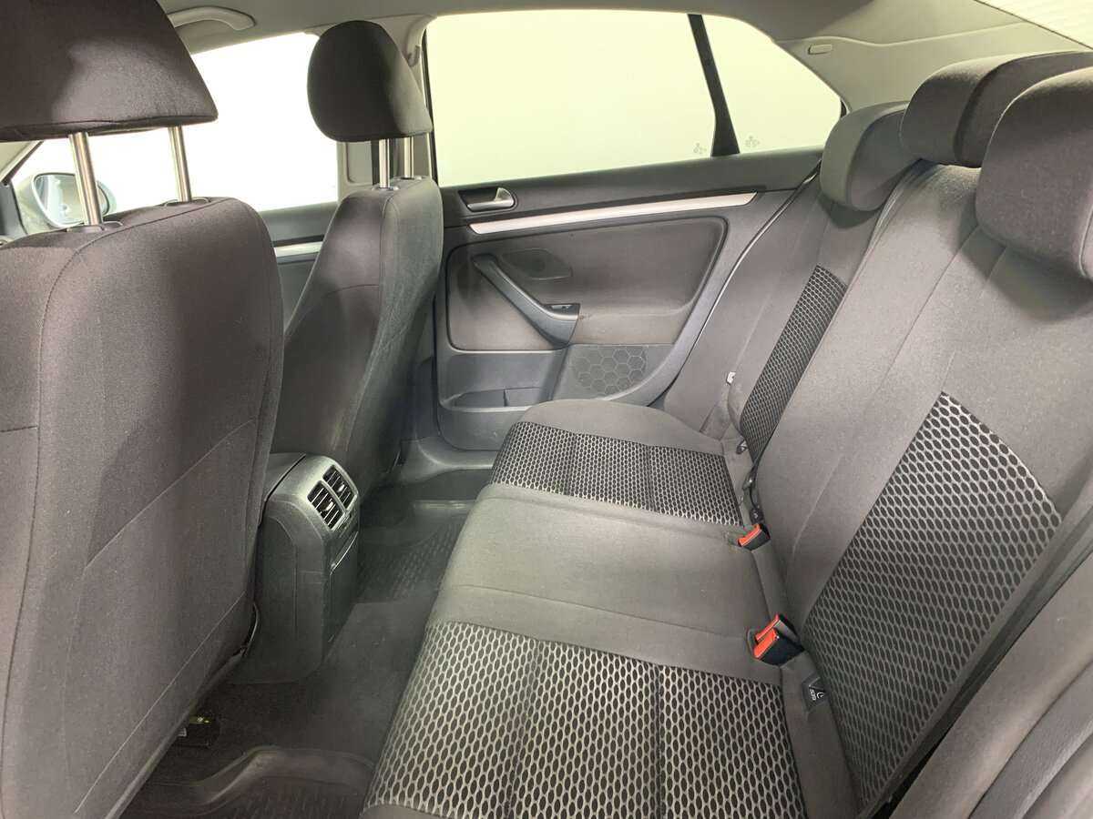 Volkswagen Jetta с пробегом — 2009 год. Фото: #15