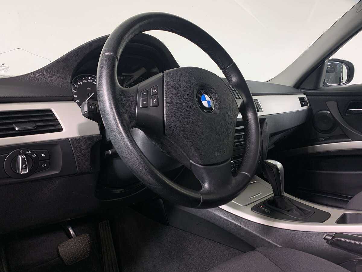 BMW 3 серии с пробегом — 2011 год. Фото: #11