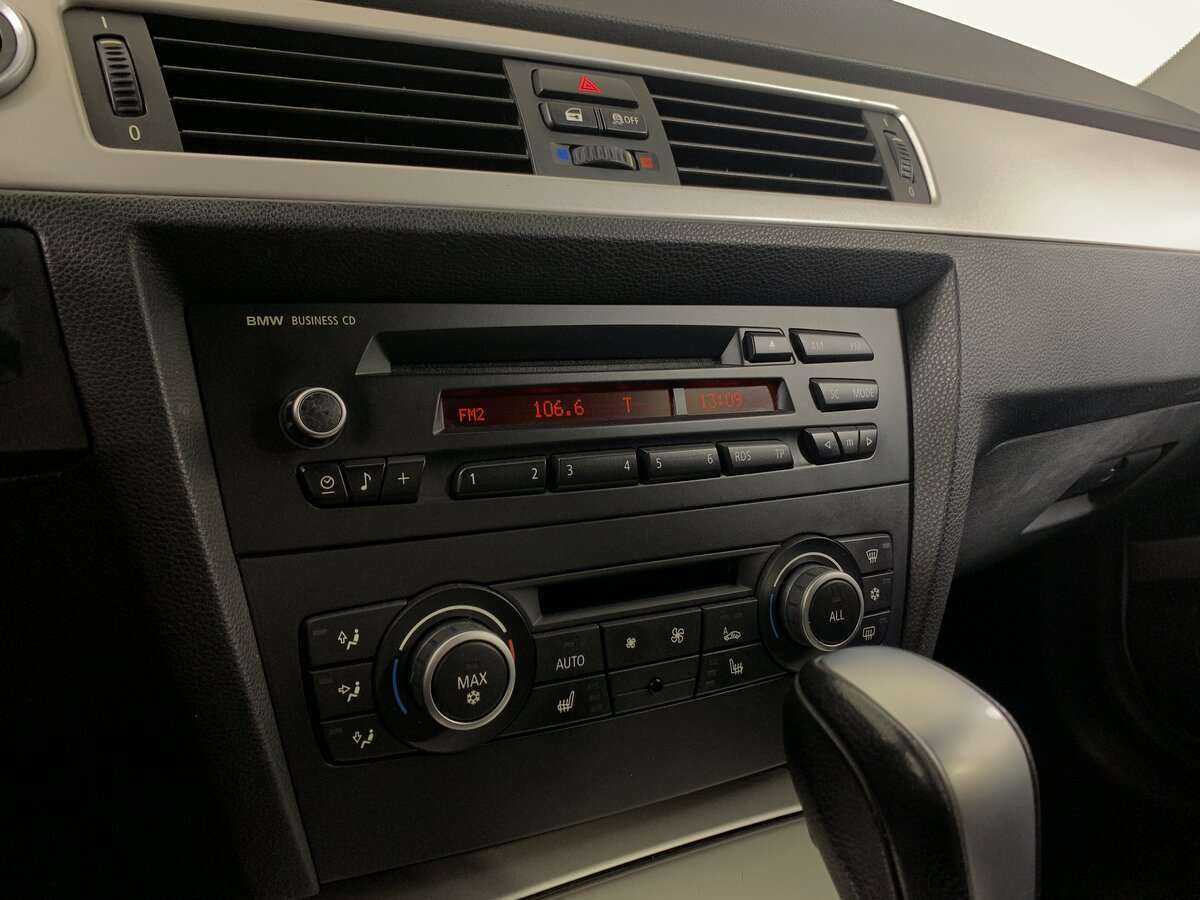 BMW 3 серии с пробегом — 2011 год. Фото: #15