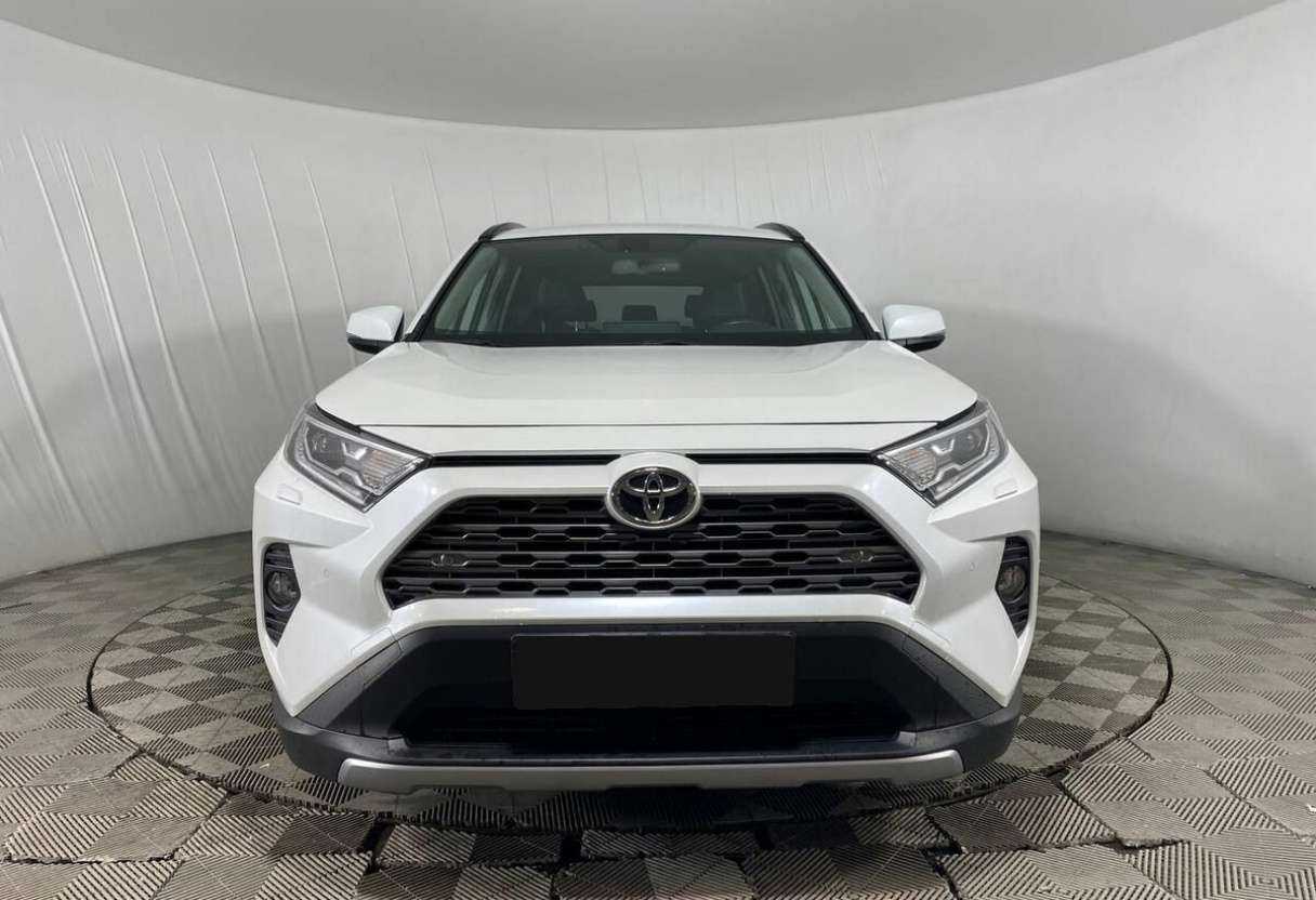 Toyota RAV4 с пробегом — 2021 год. Фото: #1